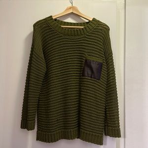Dark green sweater with pocket